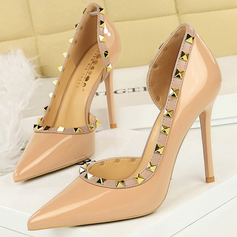 Shoe Tree - Sepatu Wanita Seksi Desain Rivet Hak